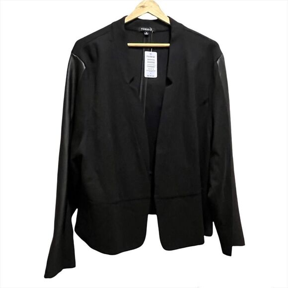 Torrid Black Mixed Media Faux Leather Sleeve Blazer Size 4x NWT Brand New - Picture 4 of 9